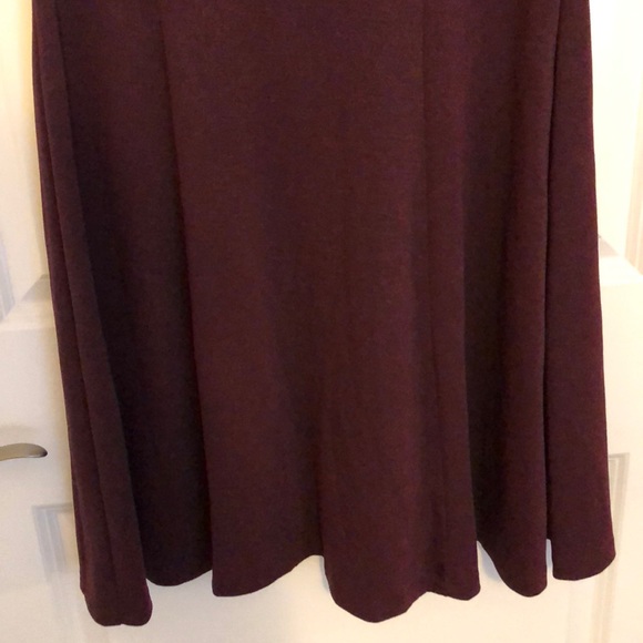 Maroon sleeveless fit n flare dress - Picture 3 of 5